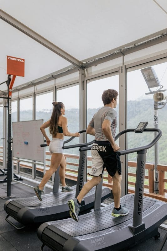 Treadmill iReborn untuk latihan kardio menjaga kesehatan jantung di rumah