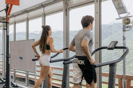 Treadmill iReborn untuk latihan kardio menjaga kesehatan jantung di rumah